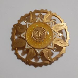 Vintage Newpro gold tone sun brooch pin 2" celestial  very good condition
